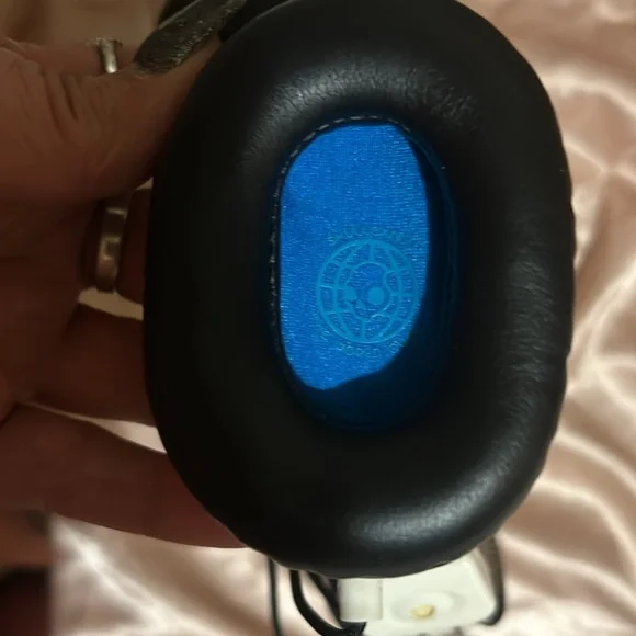 Skullcandy Agent Over-Ear Headphones (Like New) - Picture 9 of 11